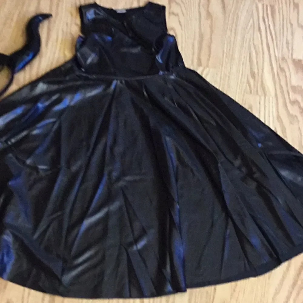NEW Little girls witches costume for Halloween or play in size small